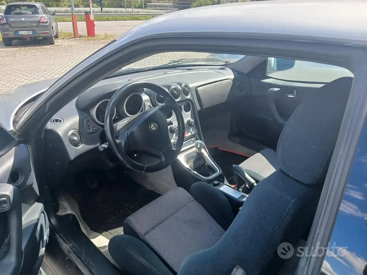 Occasion Alfa Romeo GTV 144 ch (105 kW) 1999 Gris Coupé