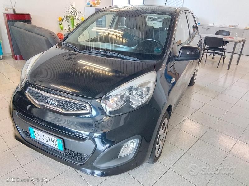 Nero Usata 2015 Kia Picanto Due volumi | 7700 € (Cara) - Immagine 1/4
