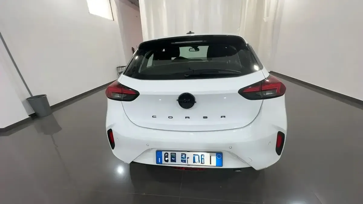 Usata Opel Corsa S 100 CV (73 kW) 2025 Bianco pastello Utilitaria