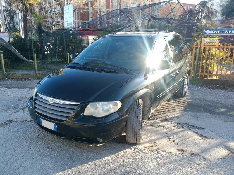 Usato 2009 Chrysler Voyager 2.8 Diesel 150 CV (3.999 €)