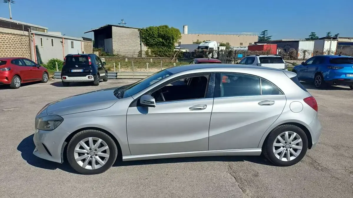 Usata Mercedes A160 90 CV (66 kW) 2016 Argento Utilitaria
