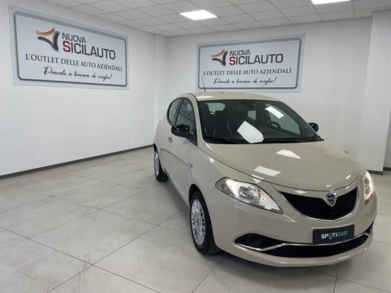 Usata Lancia Ypsilon Gold 95 CV (69 kW) 2017 Bianco Utilitaria