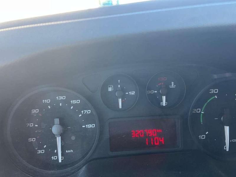 Rosso Usata 2015 Iveco Daily Furgone | 8000 € - Immagine 1/4