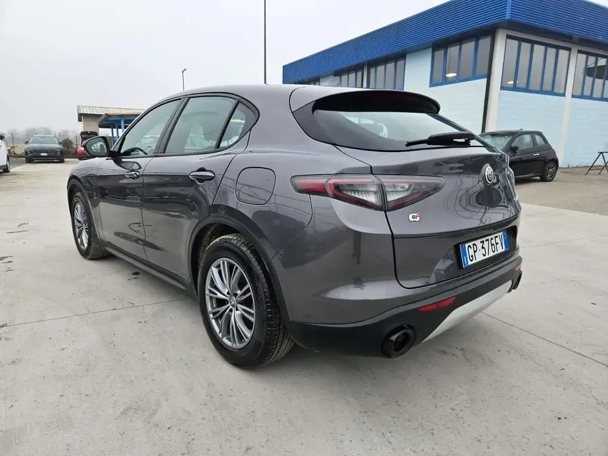 Usata Alfa Romeo Stelvio Super 209 CV (153 kW) 2023 Grigio SUV