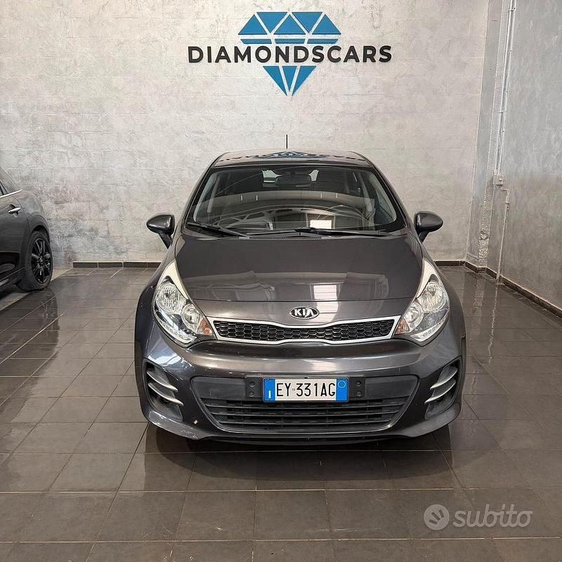 Usata Kia Rio 75 CV (55 kW) 2015 Grigio Berlina