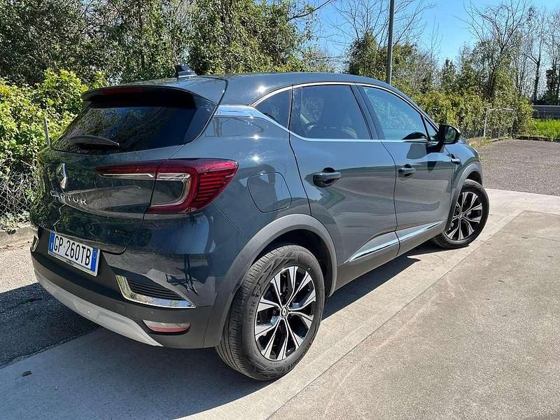 Usata Renault Captur Techno 92 CV (67 kW) 2023 Blu/azzurro SUV