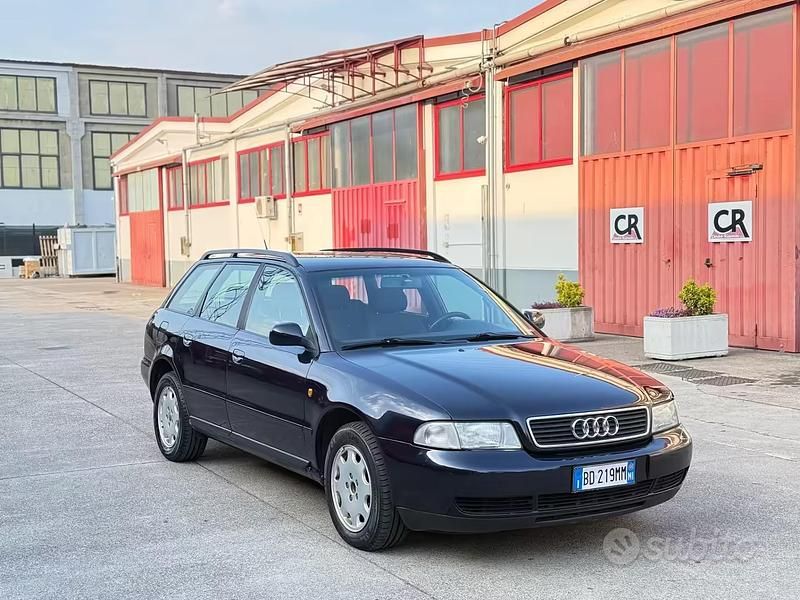 Usata Audi A4 125 CV (91 kW) 1999 Nero Berlina