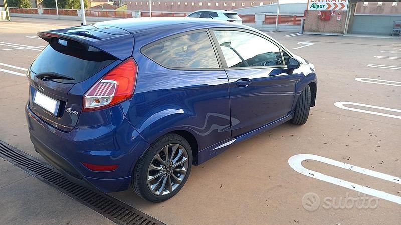 Usata Ford Fiesta ST-Line 75 CV (55 kW) 2017 Blu Berlina