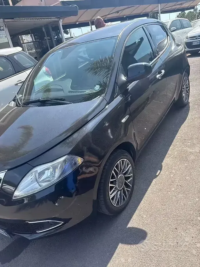 Usata Lancia Ypsilon 95 CV (69 kW) 2011 Nero Utilitaria