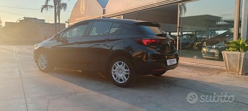 Usata Opel Astra Edition 131 CV (96 kW) 2016 Nero Berlina