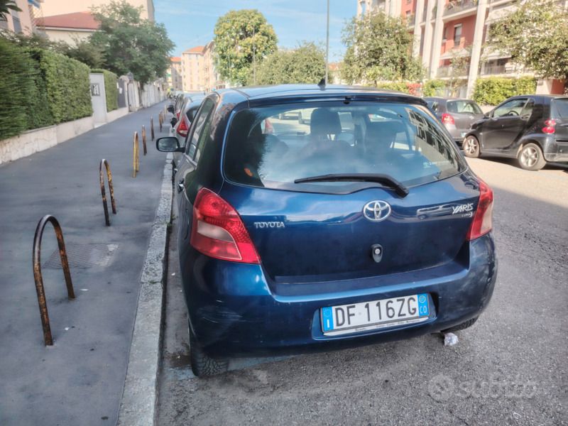Usata Toyota Yaris 87 CV (63 kW) 2007 Blu Berlina