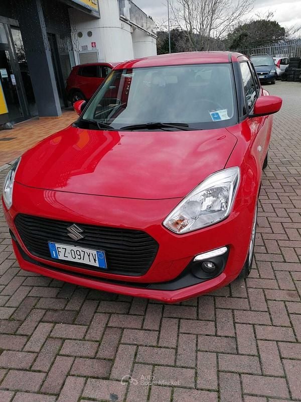 Rosso Usata 2020 Suzuki Swift Due volumi | 11.500 € (Buon prezzo) - Immagine 1/4