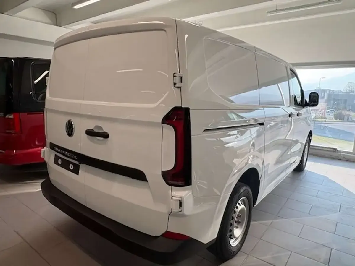 Nuova VW T7 110 CV (80 kW) 2026 Clear white Furgone