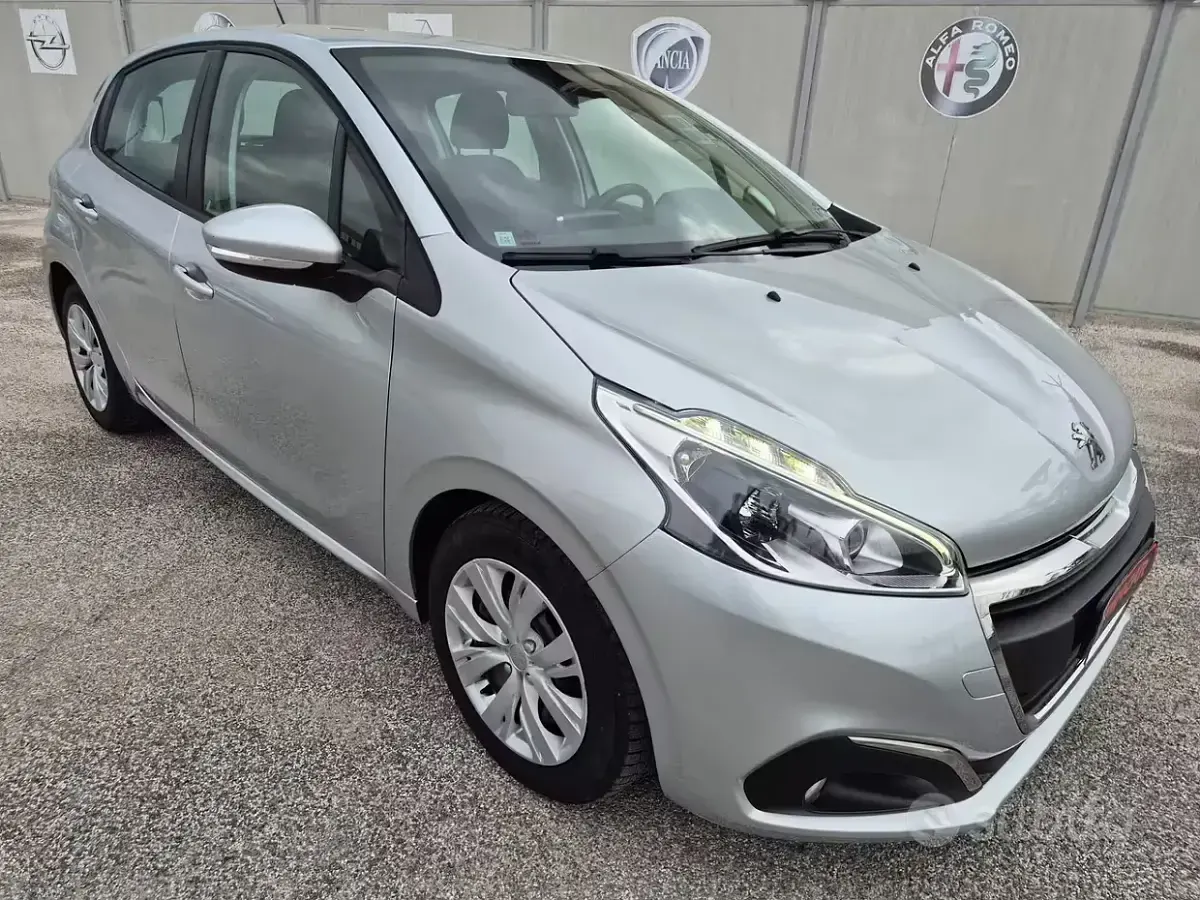 Usata Peugeot 208 Allure 75 CV (55 kW) 2018 Grigio Utilitaria