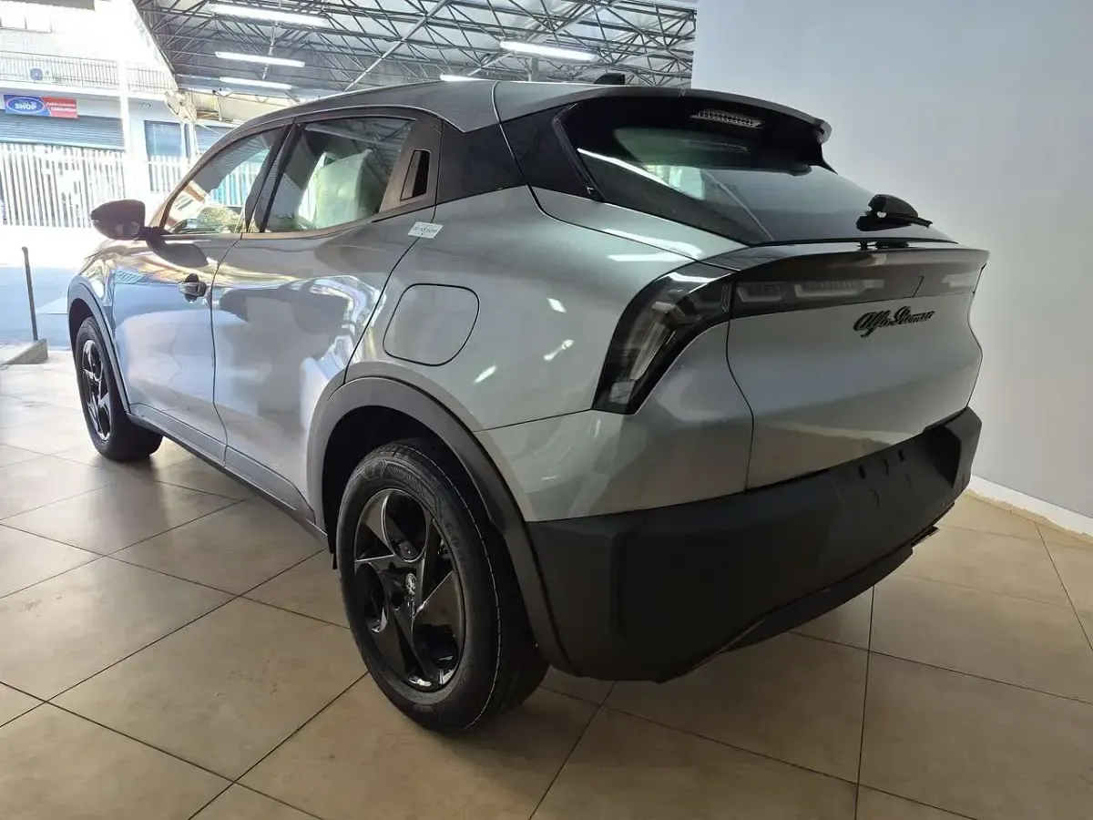 Nuova Alfa Romeo GT Junior 136 CV (100 kW) 2025 Argento SUV