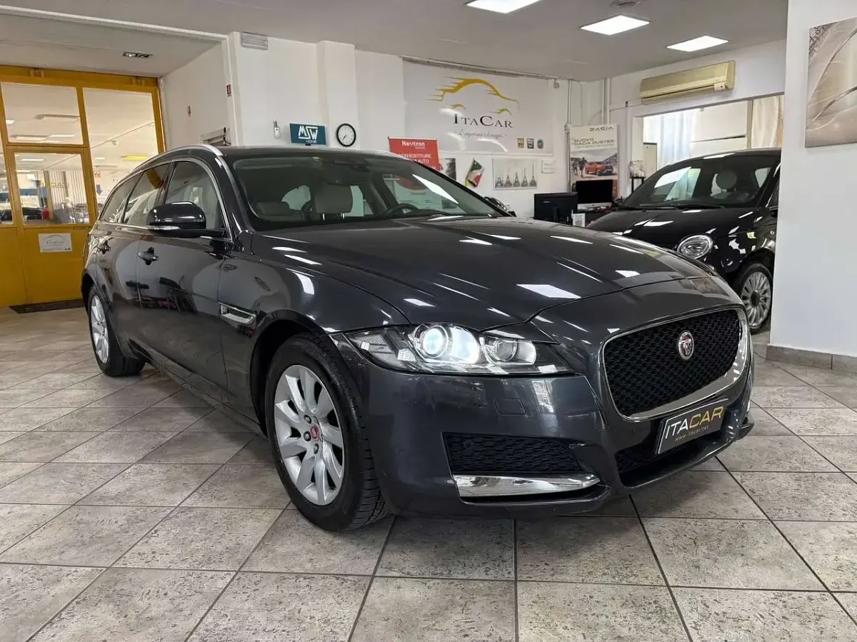 Usata Jaguar XF Sportbrake Prestige 179 CV (131 kW) 2020 Bronzo Station wagon