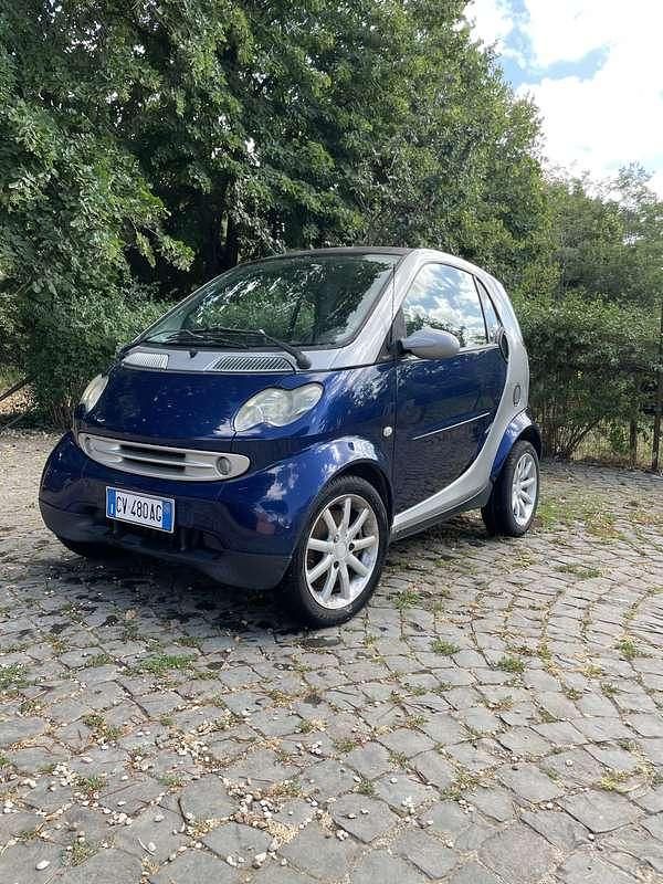 Usata 2005 Smart ForTwo Coupé Passion Due volumi | 2500 € (Ottimo prezzo) - Immagine 1/4