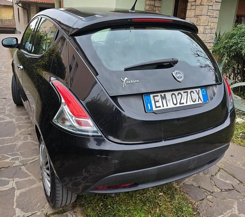 Usata Lancia Ypsilon Silver 77 CV (56 kW) 2012 Nero Utilitaria