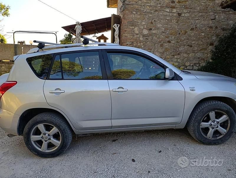 Usata Toyota RAV4 136 CV (100 kW) 2006 Grigio SUV