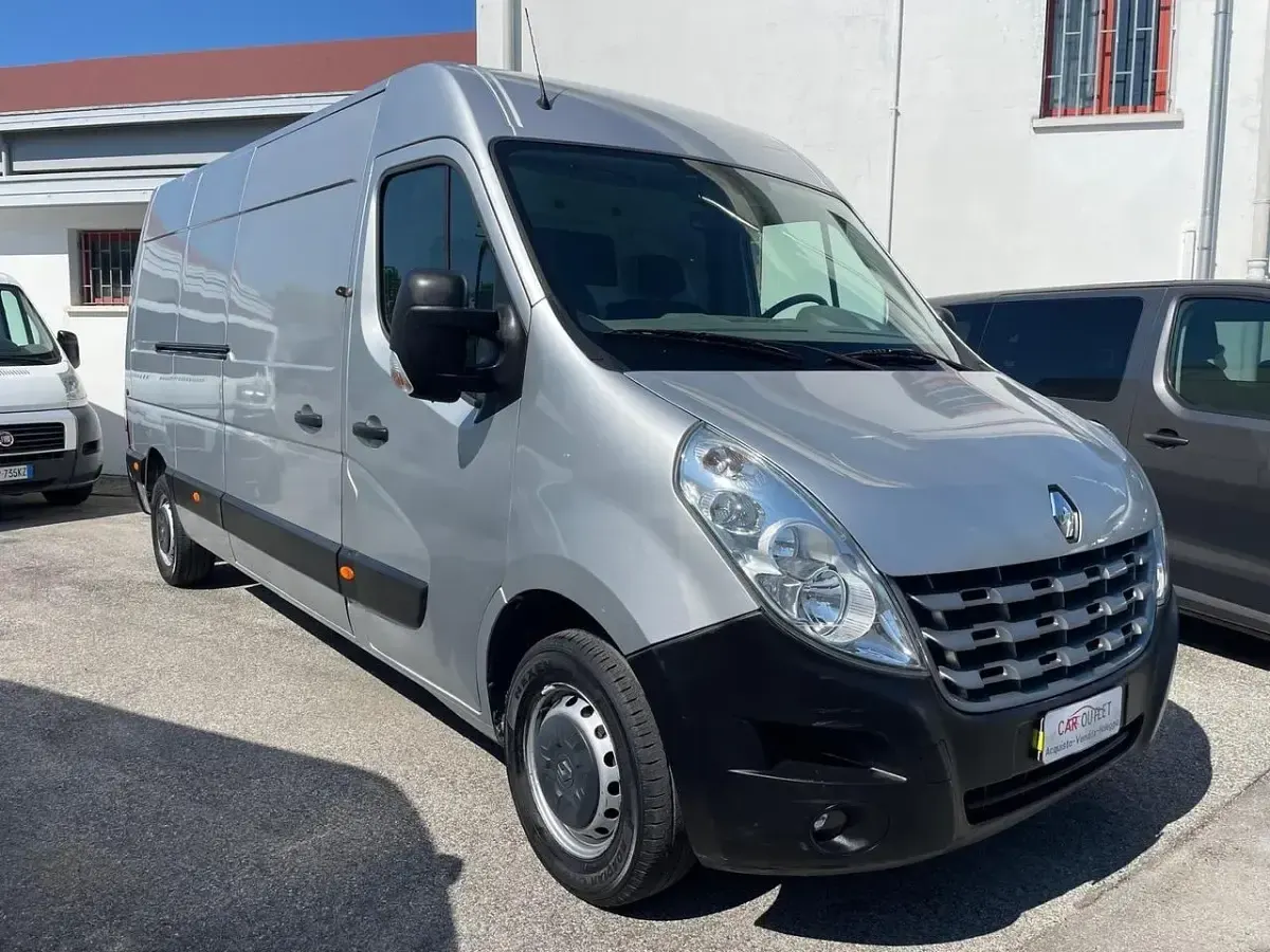 Usado Renault Master 125 CV (91 kW) 2012 Plateado Van