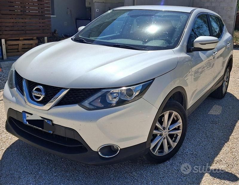 Usata Nissan Qashqai Acenta 110 CV (80 kW) 2015 Bianco SUV