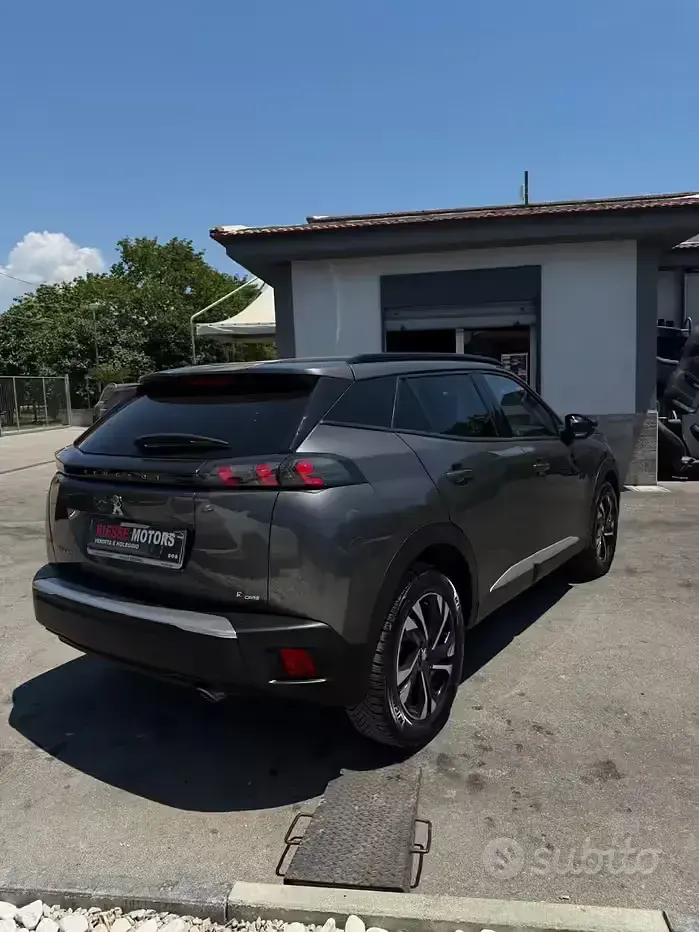 Usata Peugeot 2008 S 131 CV (96 kW) 2022 Grigio SUV