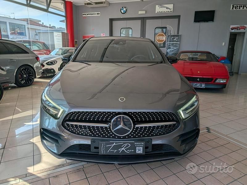 Usata Mercedes A180 Premium 158 CV (116 kW) 2022 Grigio Berlina