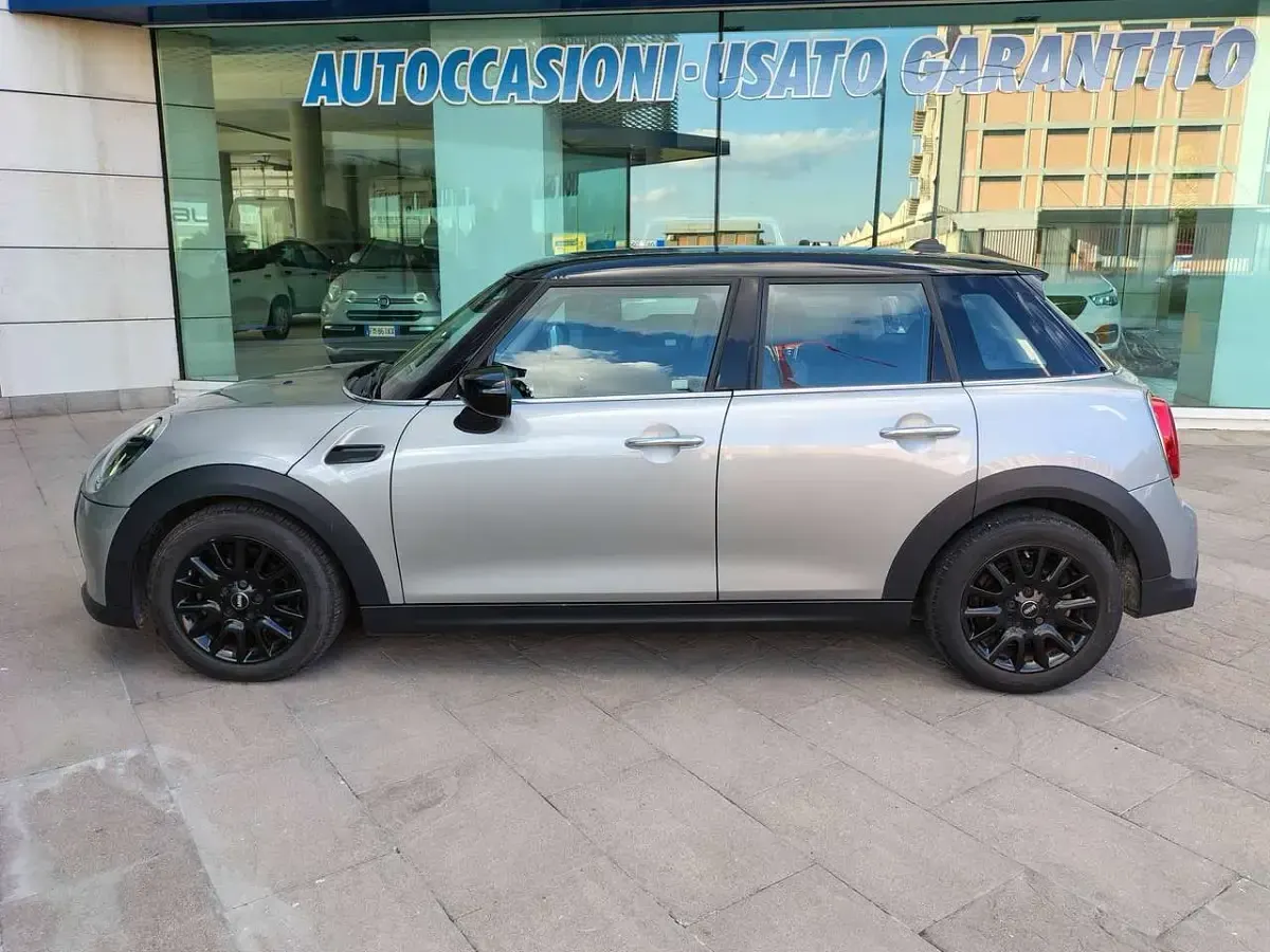 Usata Mini Cooper Business 136 CV (100 kW) 2023 Grigio metallizzato Utilitaria
