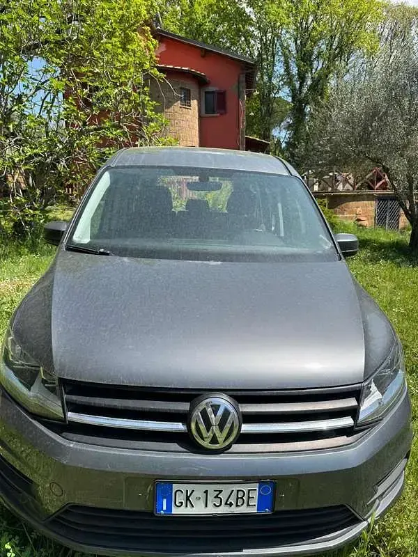 Usata VW Caddy Maxi Highline 131 CV (96 kW) 2022 Grigio Monovolume
