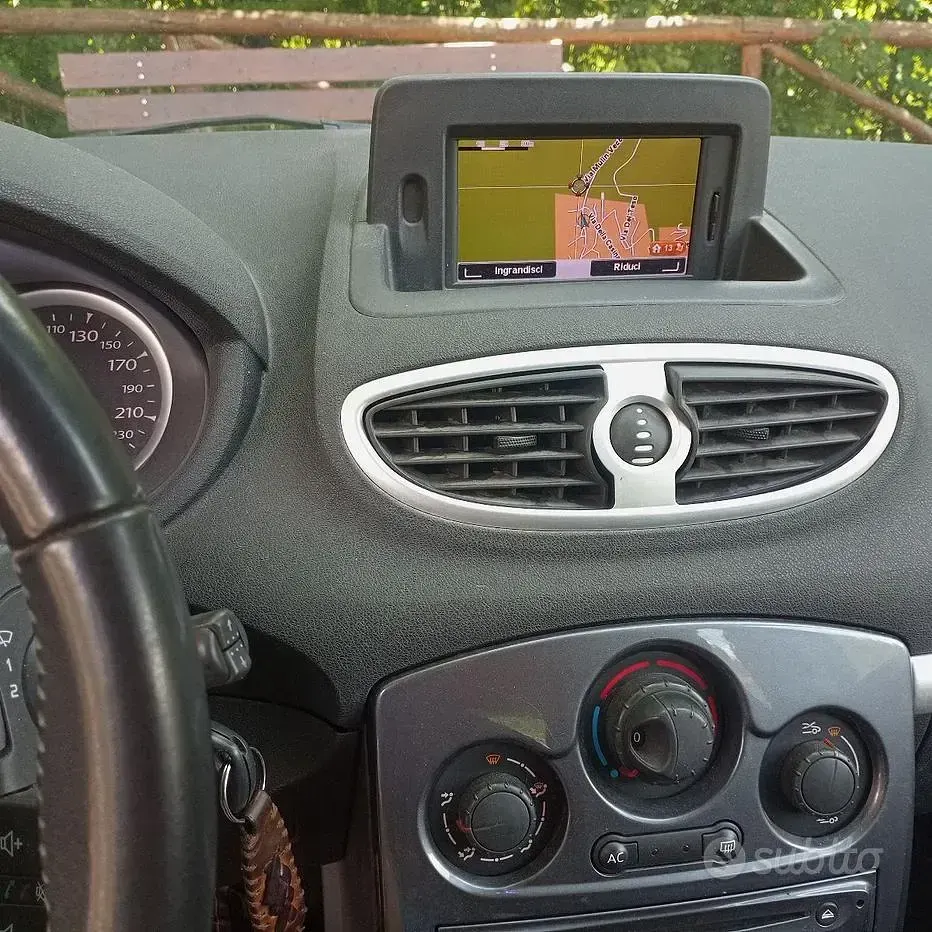 Usata Renault Clio III 75 CV (55 kW) 2012 Grigio Berlina