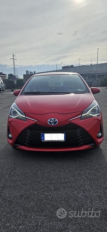 Usata Toyota Yaris 73 CV (53 kW) 2020 Rosso Utilitaria