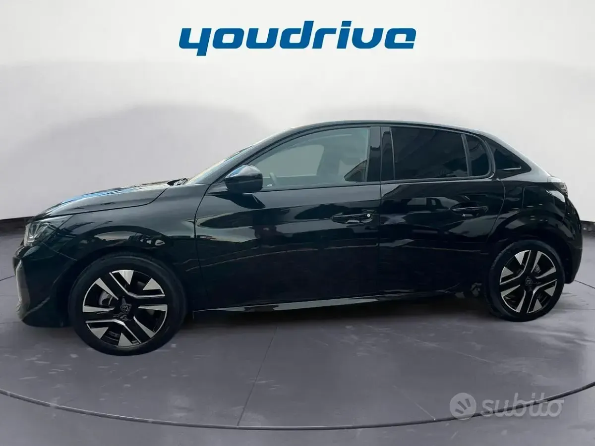 Usata Peugeot 208 Allure 101 CV (74 kW) 2025 Nero Utilitaria
