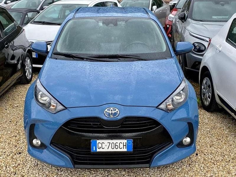 Usata Toyota Yaris Active 69 CV (50 kW) 2020 Blu/azzurro Berlina