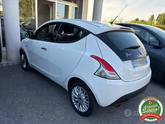 Usata Lancia Ypsilon Silver 84 CV (61 kW) 2014 Bianco Utilitaria