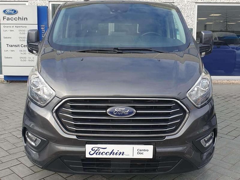 Usata Ford Tourneo Titanium 170 CV (125 kW) 2023 Grigio Monovolume