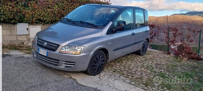 Usata Fiat Multipla 116 CV (85 kW) 2005 Grigio Monovolume