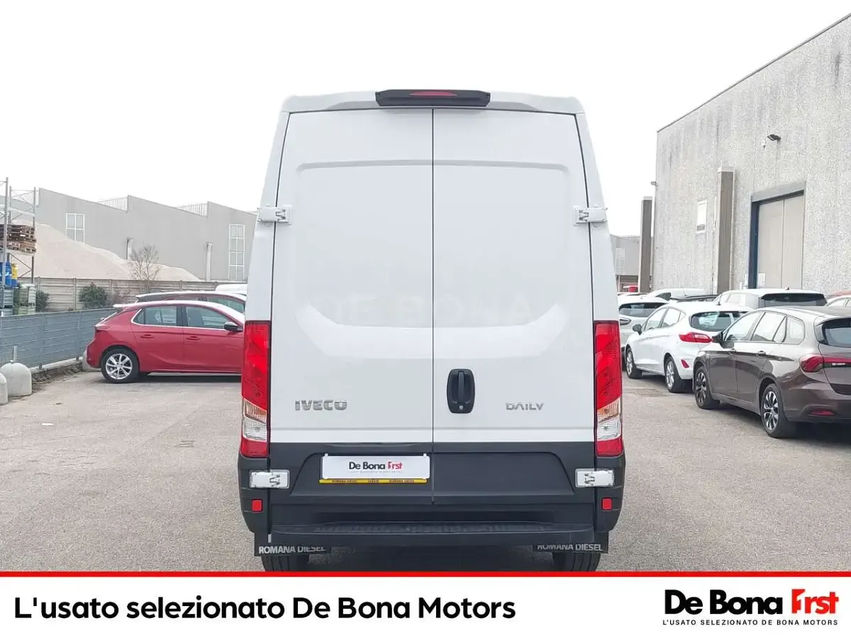 Usata Iveco Daily 116 CV (85 kW) 2021 Bianco Furgone