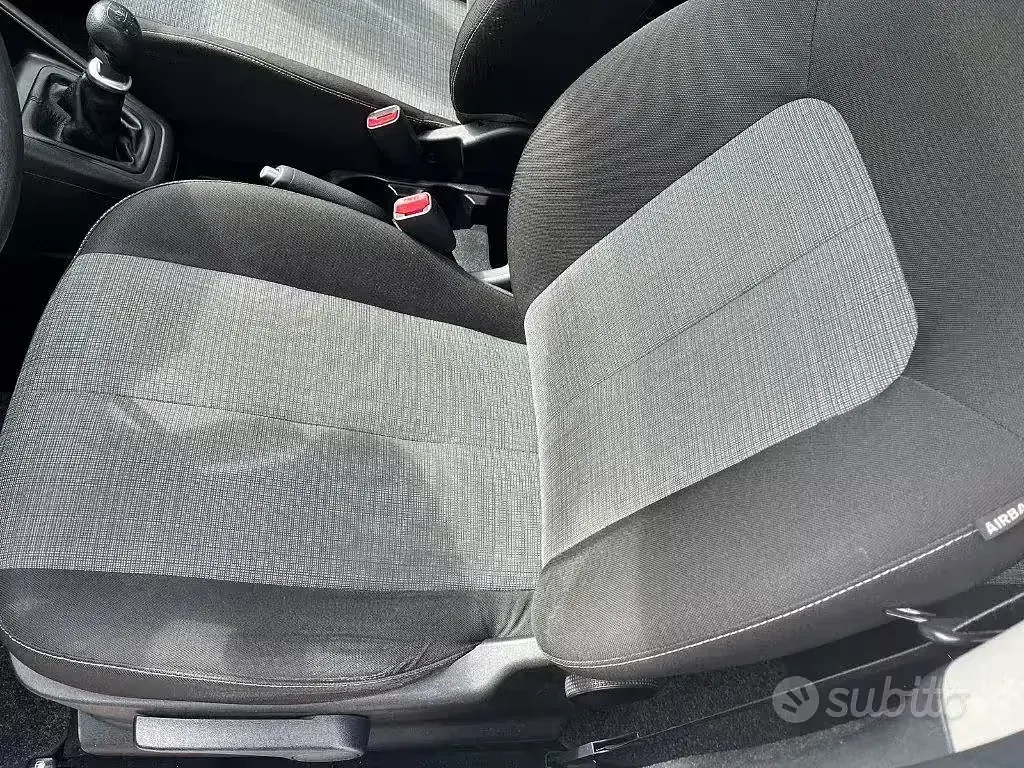 Usata Kia Venga Active 90 CV (66 kW) 2013 Bianco Utilitaria