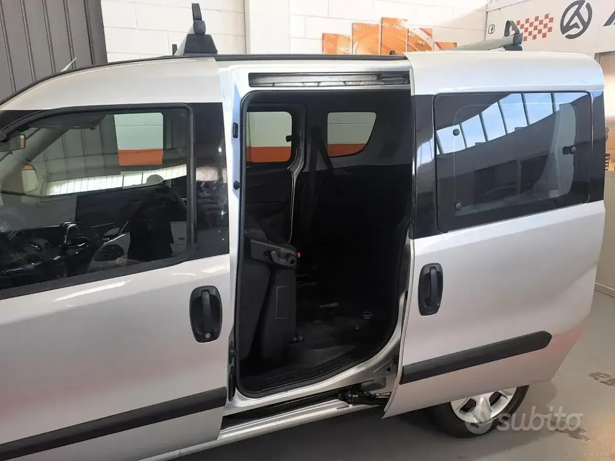 Usata Opel Combo 95 CV (69 kW) 2016 Grigio Monovolume