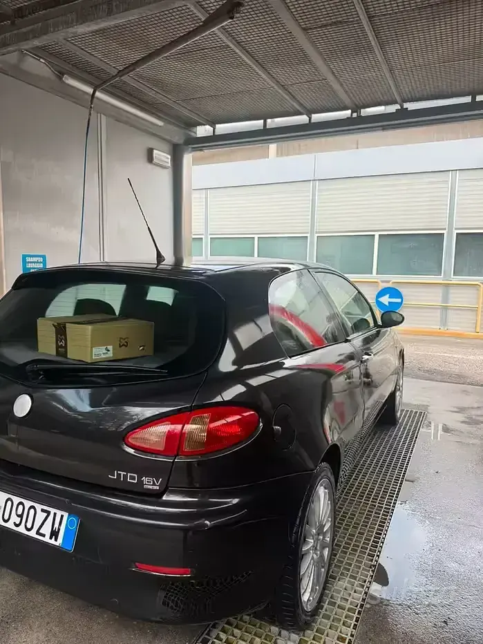 Usata Alfa Romeo 147 140 CV (102 kW) 2004 Nero Utilitaria