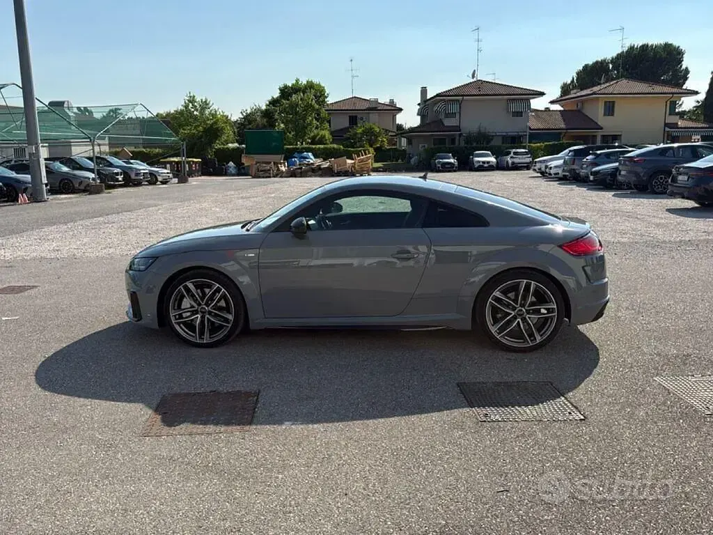 Usata Audi TT 245 CV (180 kW) 2020 Grigio metallizzato Coupé