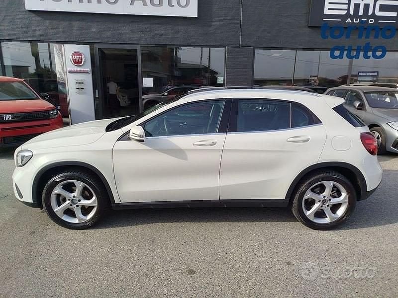 Usado Mercedes GLA200 136 CV (100 kW) 2018 Blanco SUV
