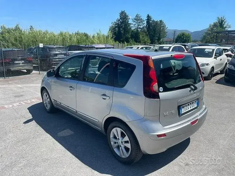 Usata Nissan Note Acenta 88 CV (64 kW) 2009 Grigio Utilitaria