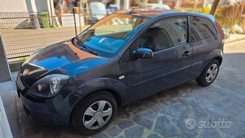 Usata Ford Fiesta 2007 Grigio Utilitaria