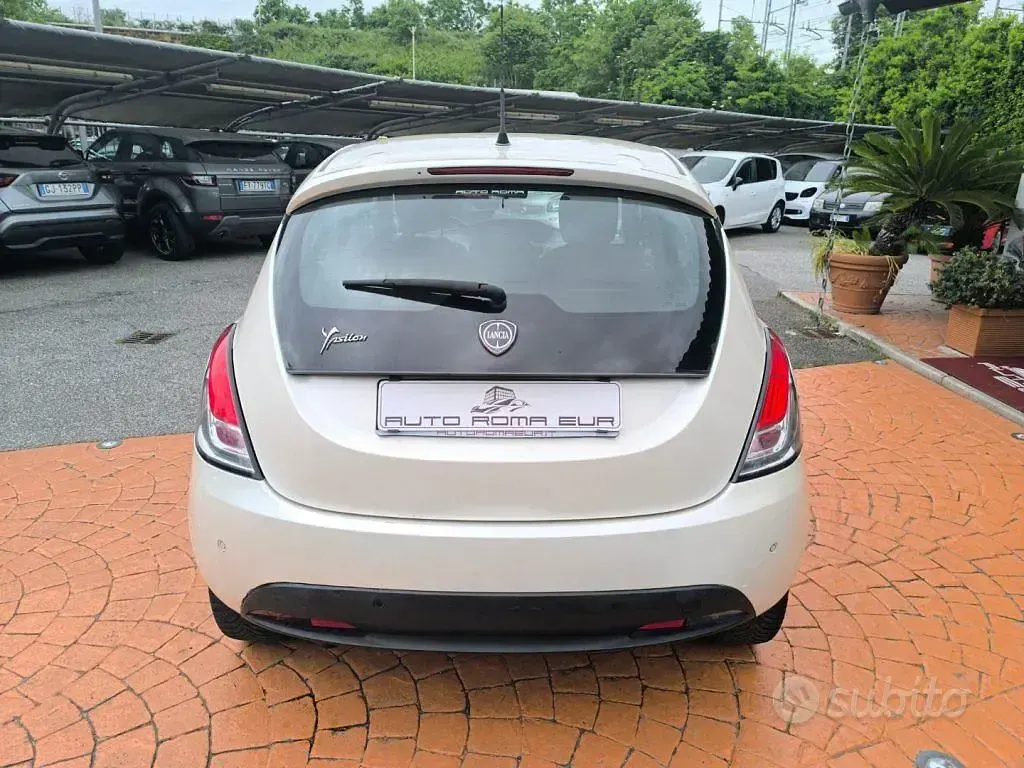 Usata Lancia Ypsilon S 84 CV (61 kW) 2011 Bianco Utilitaria