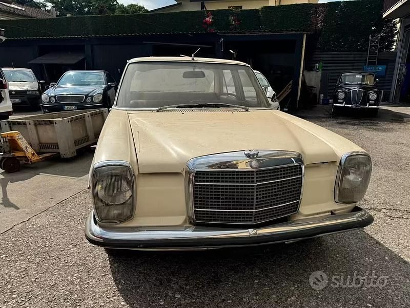 Usata Mercedes 200 95 CV (69 kW) 1970 Berlina