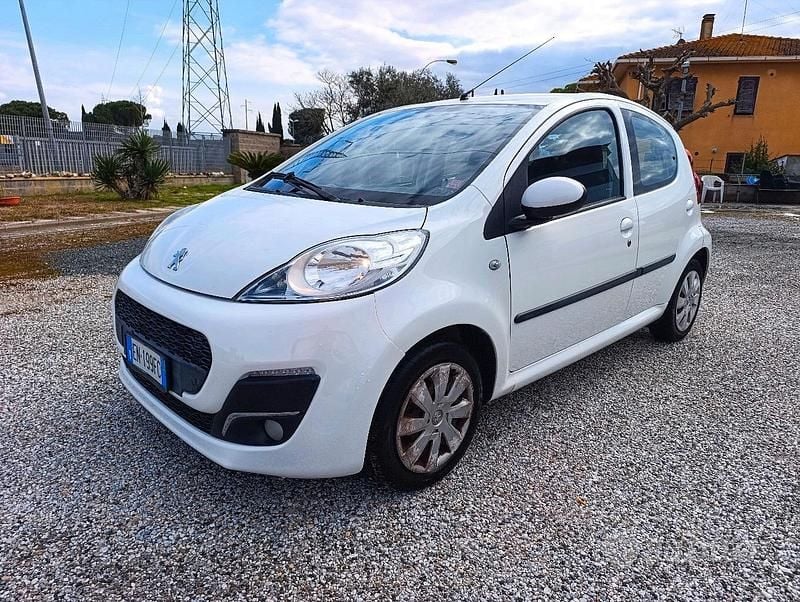 Usata Peugeot 107 Active 68 CV (50 kW) 2012 Bianco Utilitaria