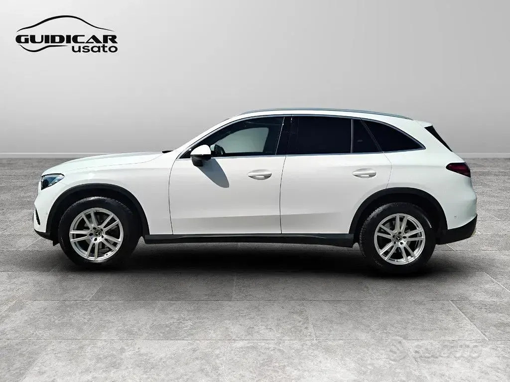 Begagnad Mercedes GLC220 Advanced Plus 197 HK (144 kW) 2023 Vit SUV