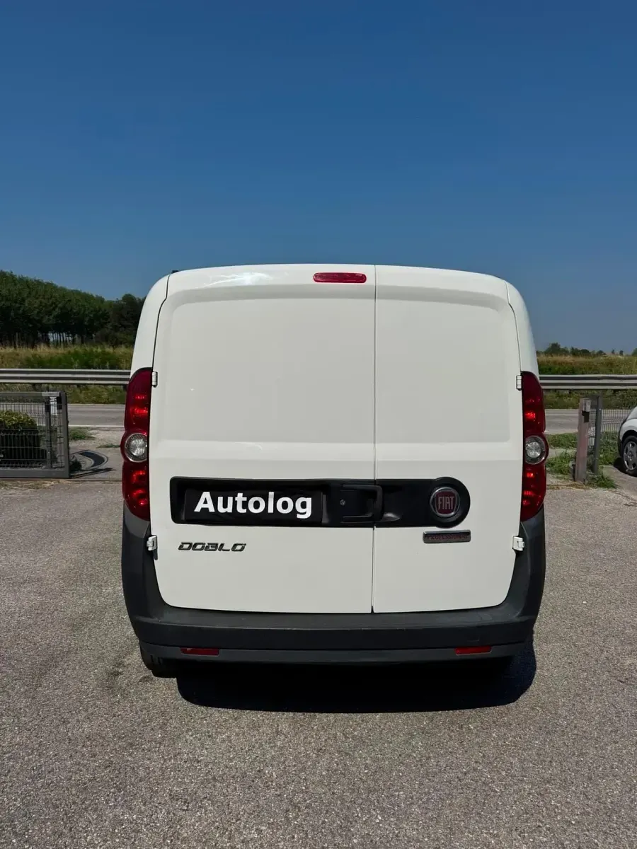 Usata Fiat Doblò S 95 CV (69 kW) 2021 Bianco Monovolume