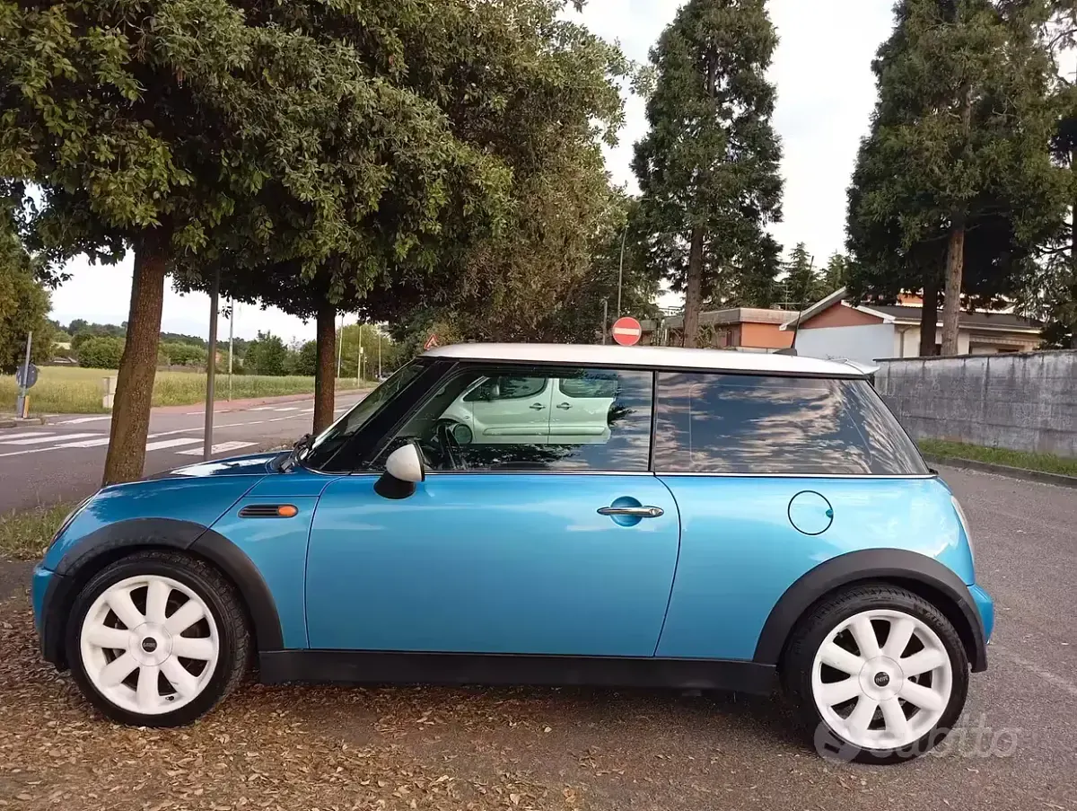 Usata Mini Cooper 116 CV (85 kW) 2005 Blu Utilitaria